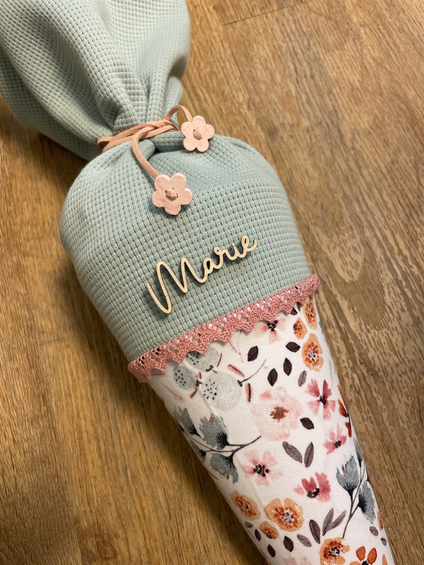 Blumen Schultüte mit Name aus Stoff 35 cm